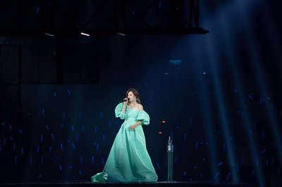 梁靜茹首認愛總裁男友！甜蜜日常曝光 日傳愛心圖，羞到趴桌